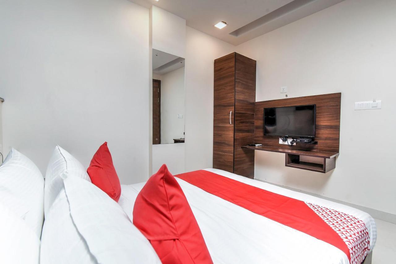 โอโย 74862 ศรีกฤษณะ ลีลา Hotel มานิปาลา ภายนอก รูปภาพ
