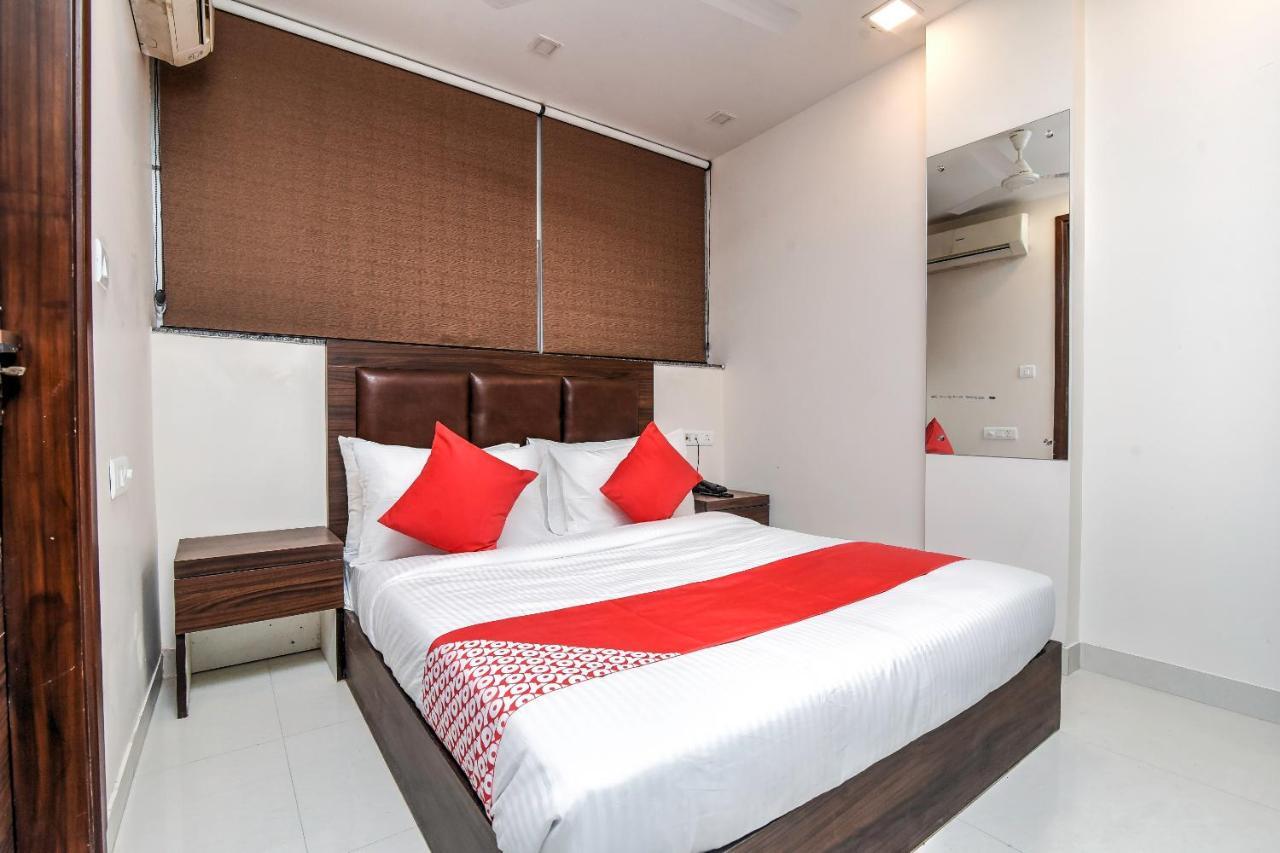 โอโย 74862 ศรีกฤษณะ ลีลา Hotel มานิปาลา ภายนอก รูปภาพ