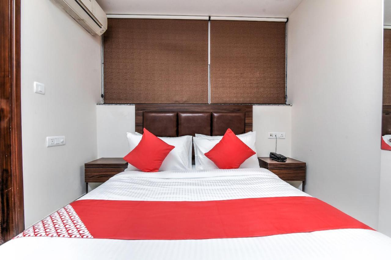 โอโย 74862 ศรีกฤษณะ ลีลา Hotel มานิปาลา ภายนอก รูปภาพ